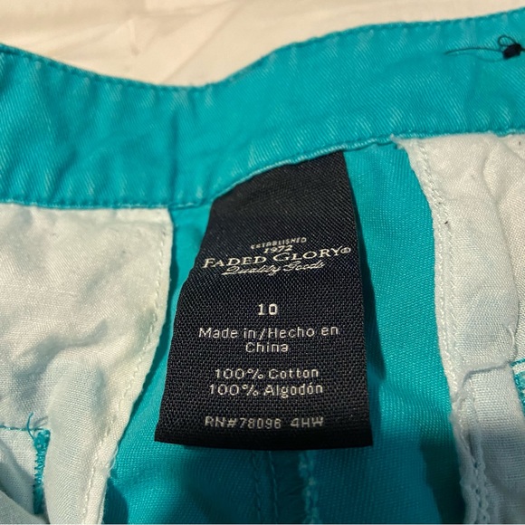 ☃️ Teal blue denim shorts. Size 10. 7” inseam. 100% cotton. - Picture 6 of 8